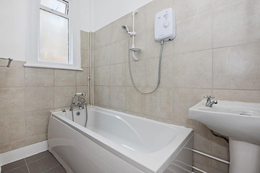 Property photo 2 of 14 5.Jpg
