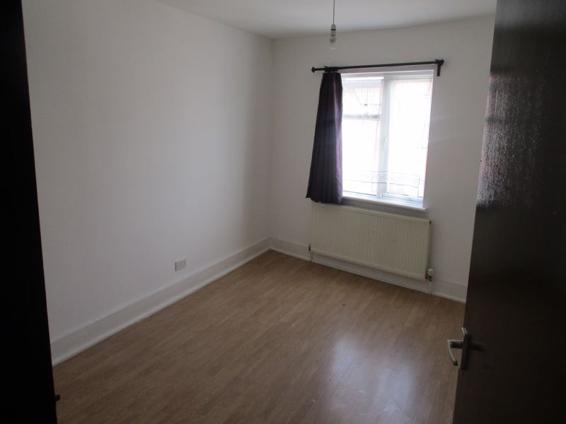 Property photo 3 of 8 Photo 4