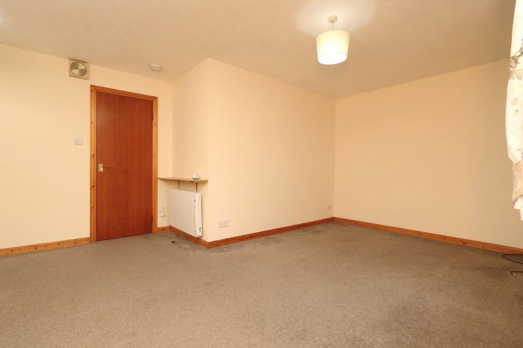 Property photo 3 of 10 Lounge