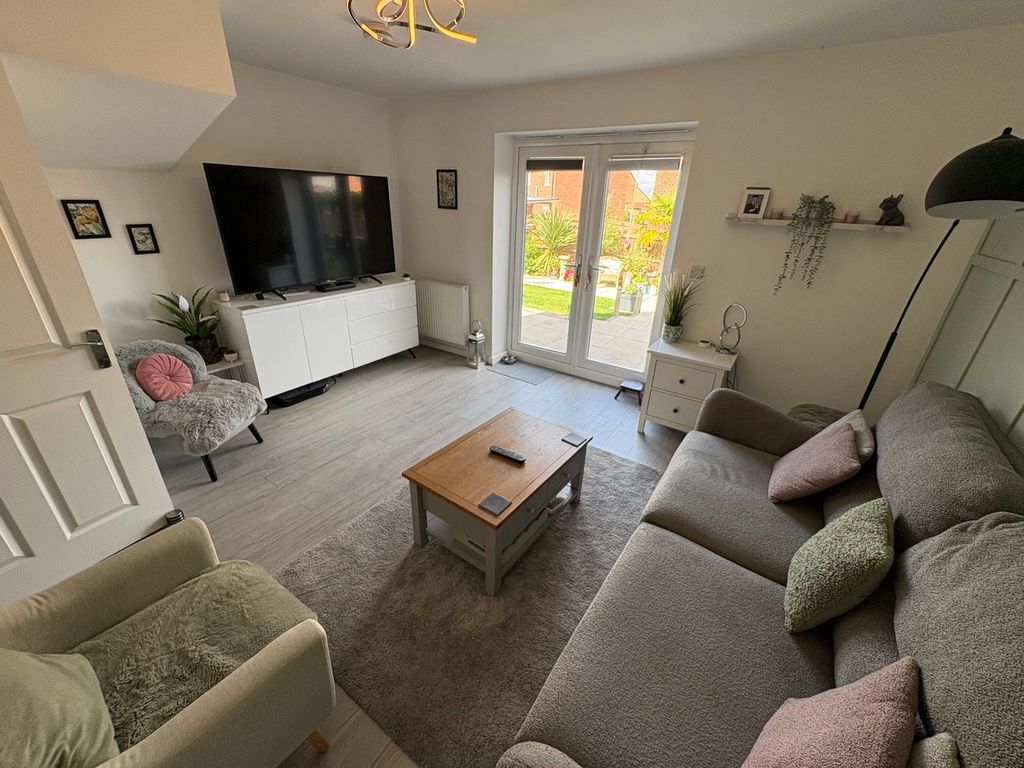 Property photo 2 of 11