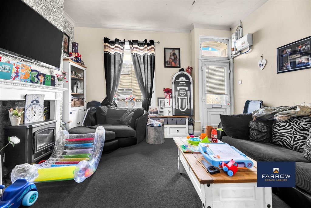 Property photo 2 of 18 Living Room