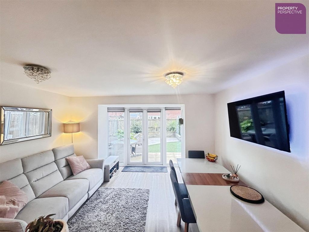 Property photo 2 of 15 Family / Dining Room