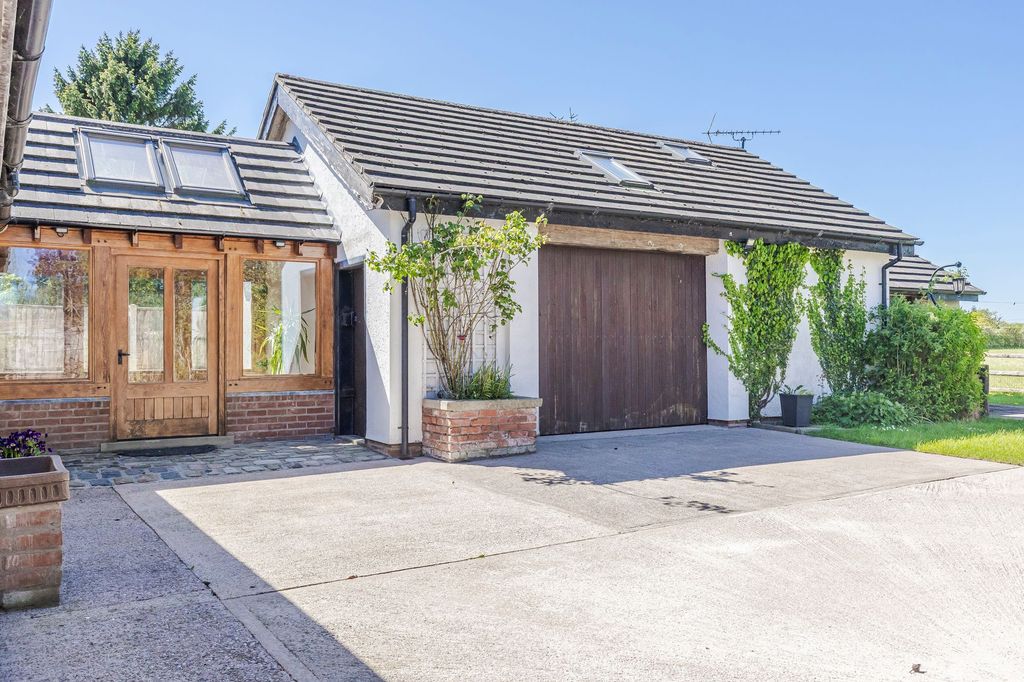Property photo 2 of 59