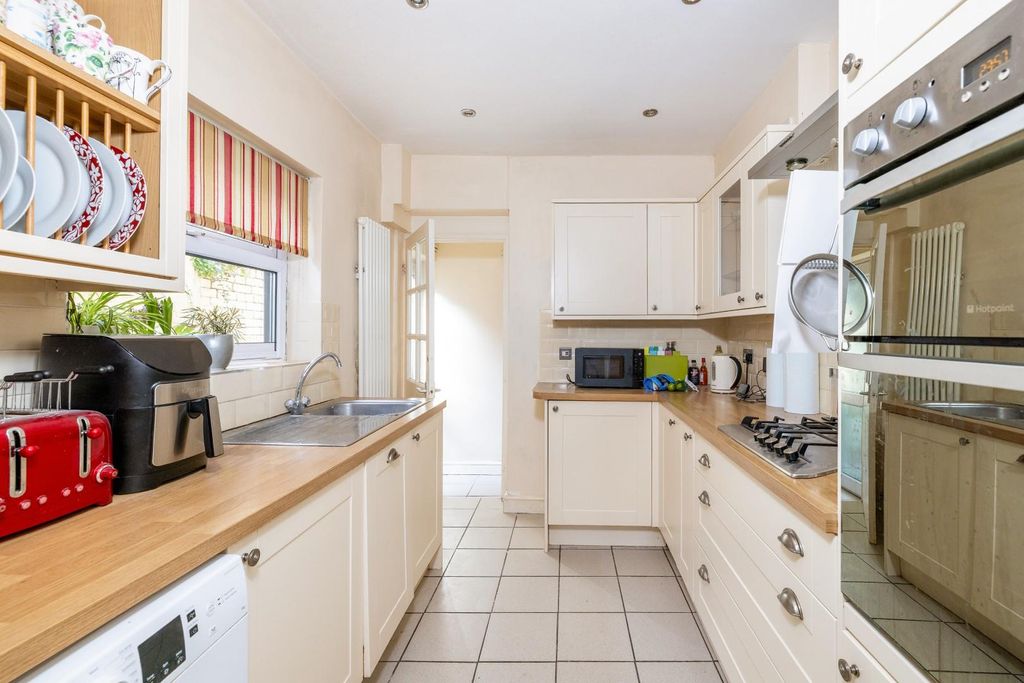 Property photo 3 of 19 Char5832-Hdr.Jpg