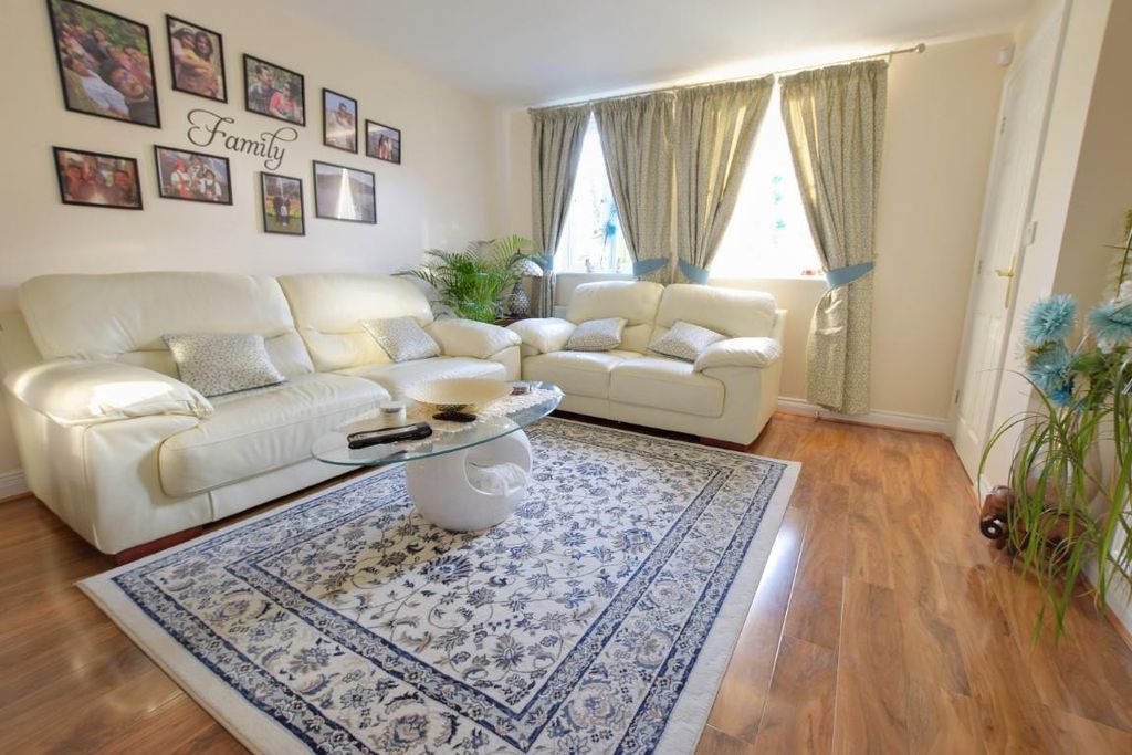 Property photo 2 of 10 Living Room