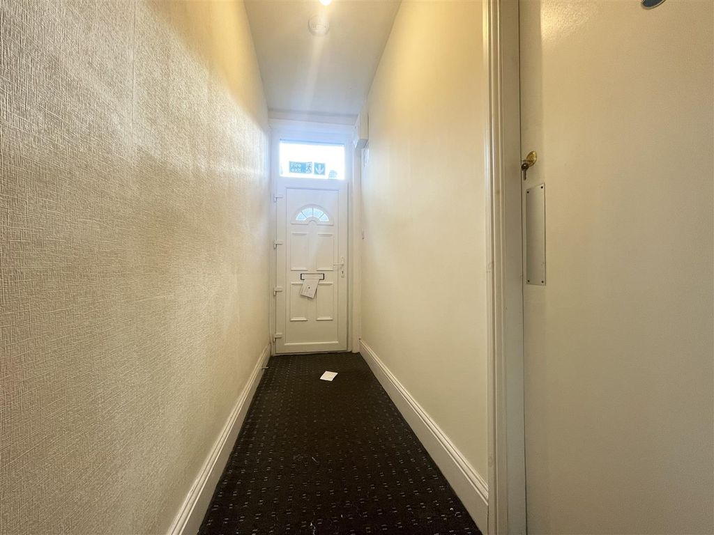 Property photo 2 of 12 Hallway