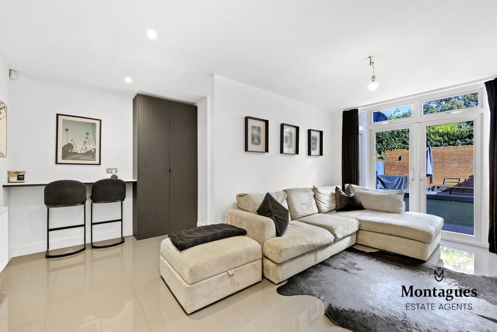 Property photo 3 of 24 Photo 17