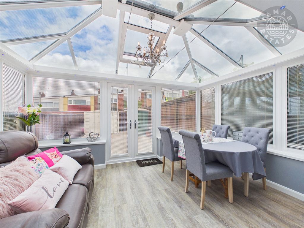 Property photo 2 of 12 Conservatory