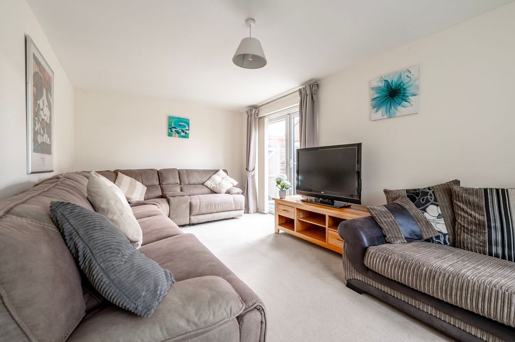 Property photo 3 of 17