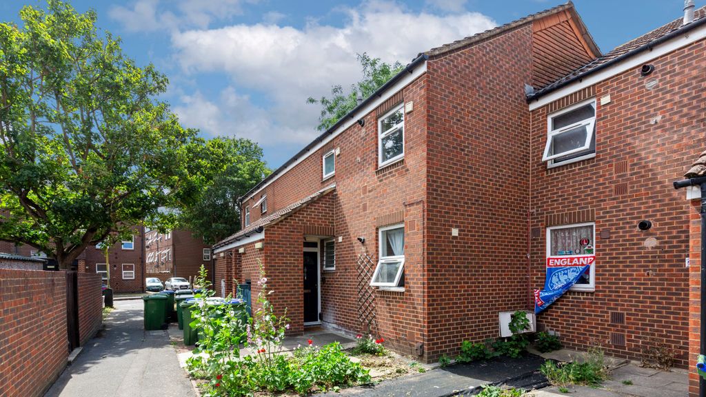 Property photo 1 of 12 50 Fieldfare Road, Thamesmead, London, Se28 8Hr