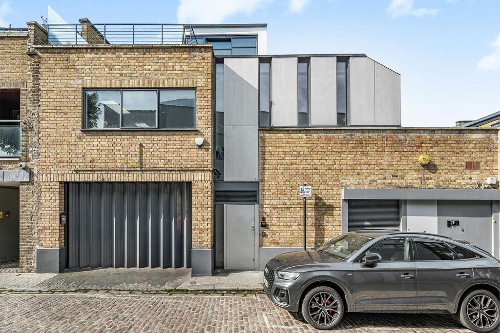 Property photo 2 of 10 Exterior 1.Jpg