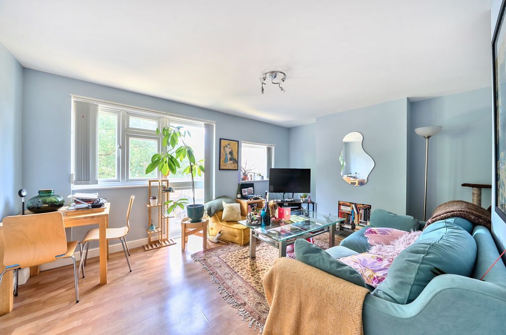 Property photo 2 of 13 1327391-7-687A25d...