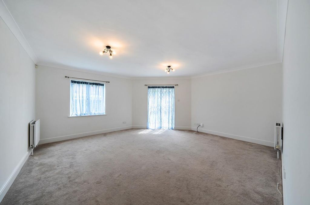 Property photo 3 of 10 Davidson Frost-Wellings, Dfw, Bartholomew Court, C