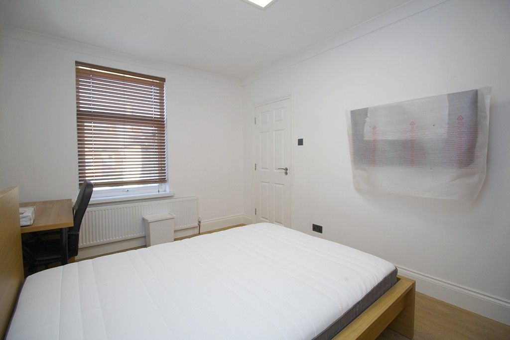 Property photo 3 of 19 The Room