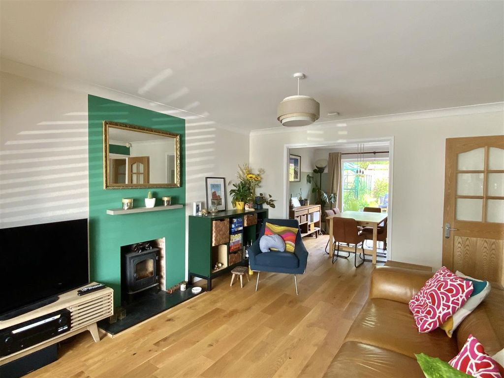 Property photo 2 of 12