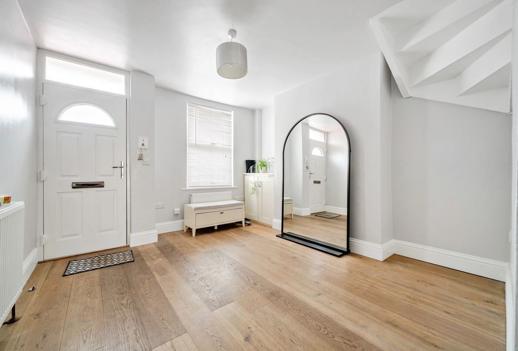 Property photo 2 of 13 1402050-2-6970Acf...