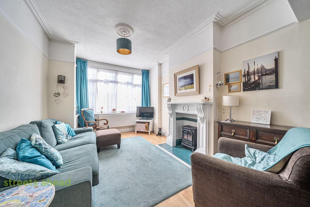 Property photo 2 of 17 Bfcaa3Cf-65E7-4A5...