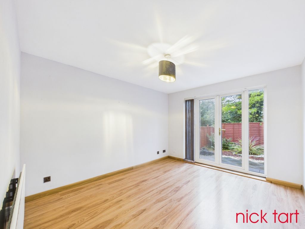 Property photo 3 of 10 Cam02849G0-Pr0205-Still005