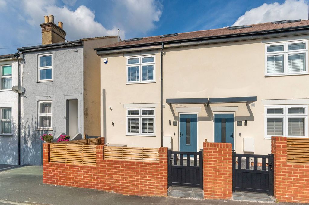 Property photo 2 of 23