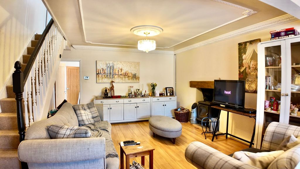 Property photo 2 of 31