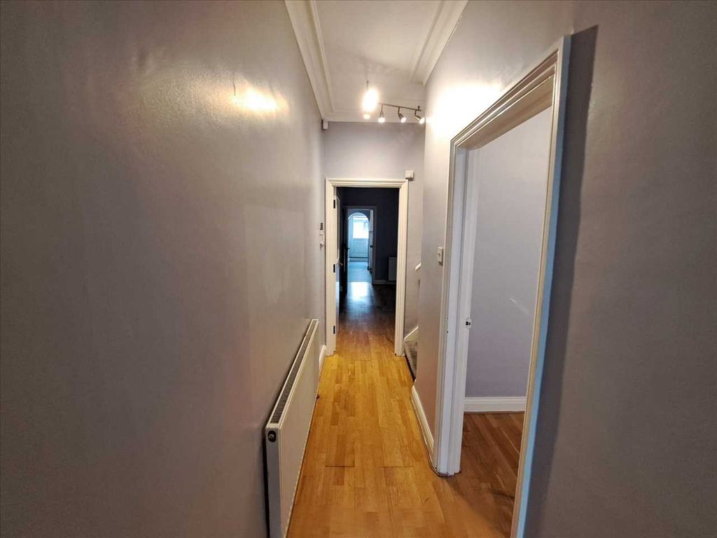 Property photo 2 of 14 Hallway