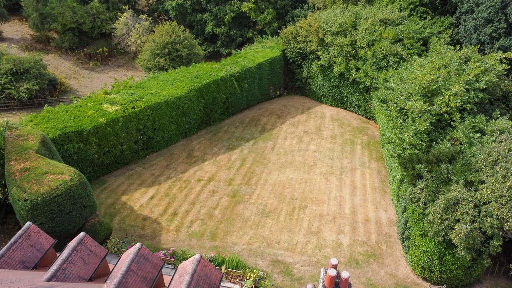 Property photo 3 of 30 Rear Lawn Vf.Jpg