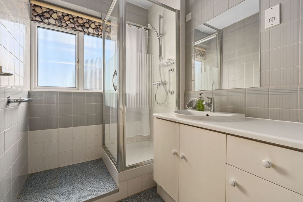 Additional image 12 of 3 bed flat for saleHartland Road, Epping CM16