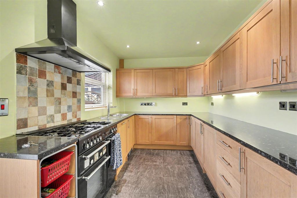 Property photo 3 of 11 Kitchen_1.Jpeg