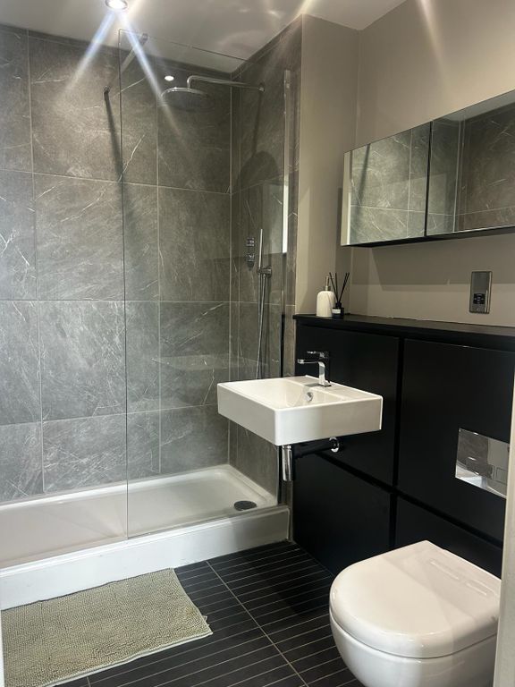 Property photo 2 of 7 Bathroom