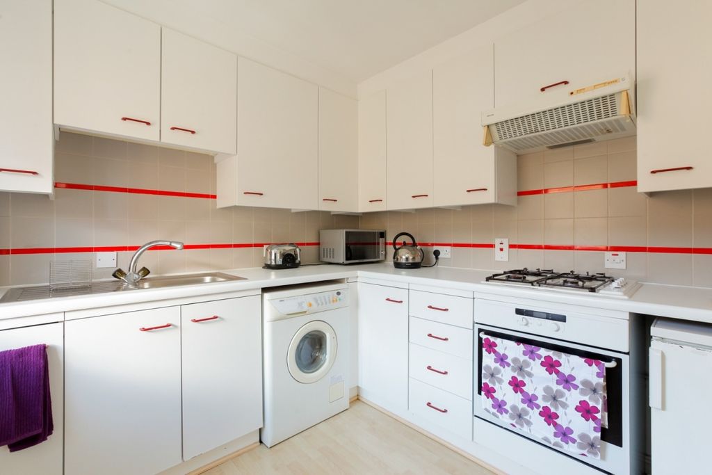 Property photo 3 of 7 Kitchen