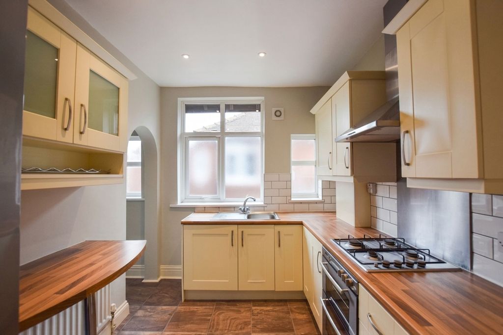 Property photo 1 of 7 Kitchen