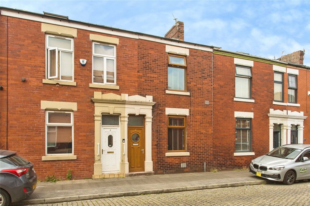 Property photo 1 of 11 Front