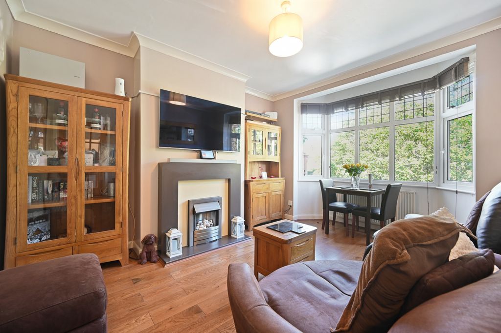 Property photo 2 of 11 Lounge