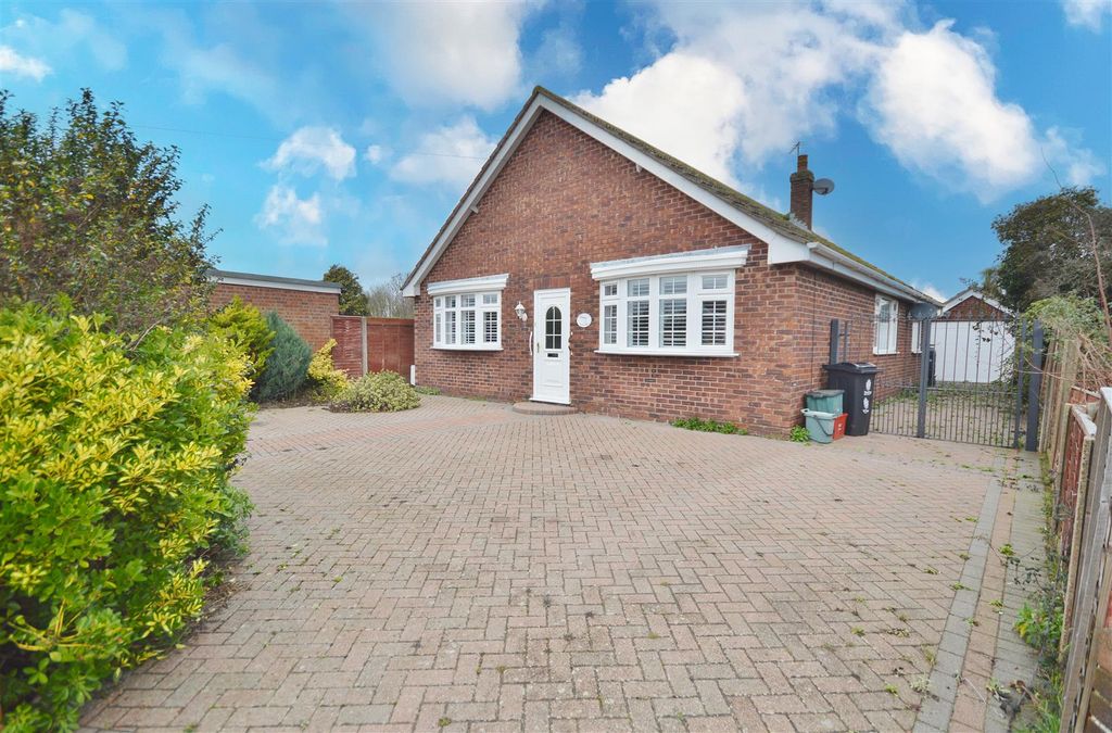 Property photo 1 of 22 Outside 3 Copy.Jpg