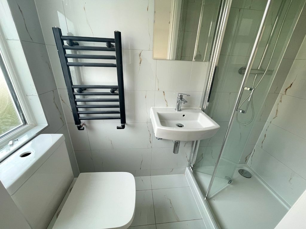 Property photo 3 of 13 4648454