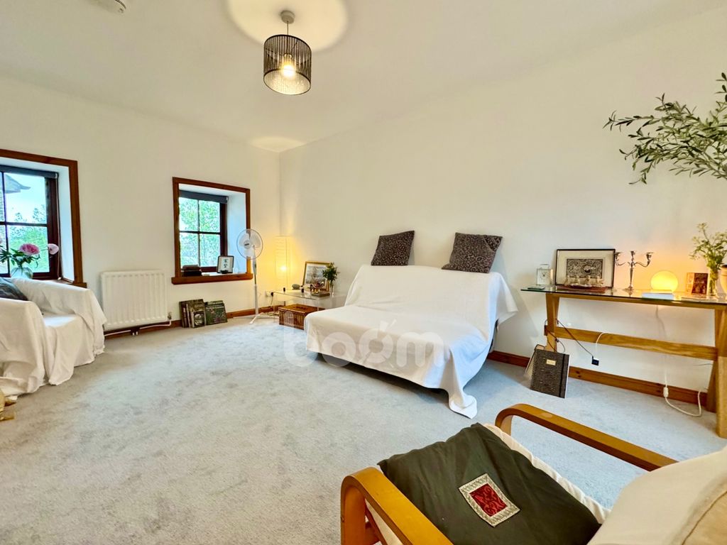 Property photo 2 of 21 Avenue Square, Stewarton Lounge Pic