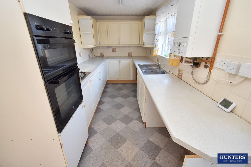 Property photo 3 of 16 Kitchen