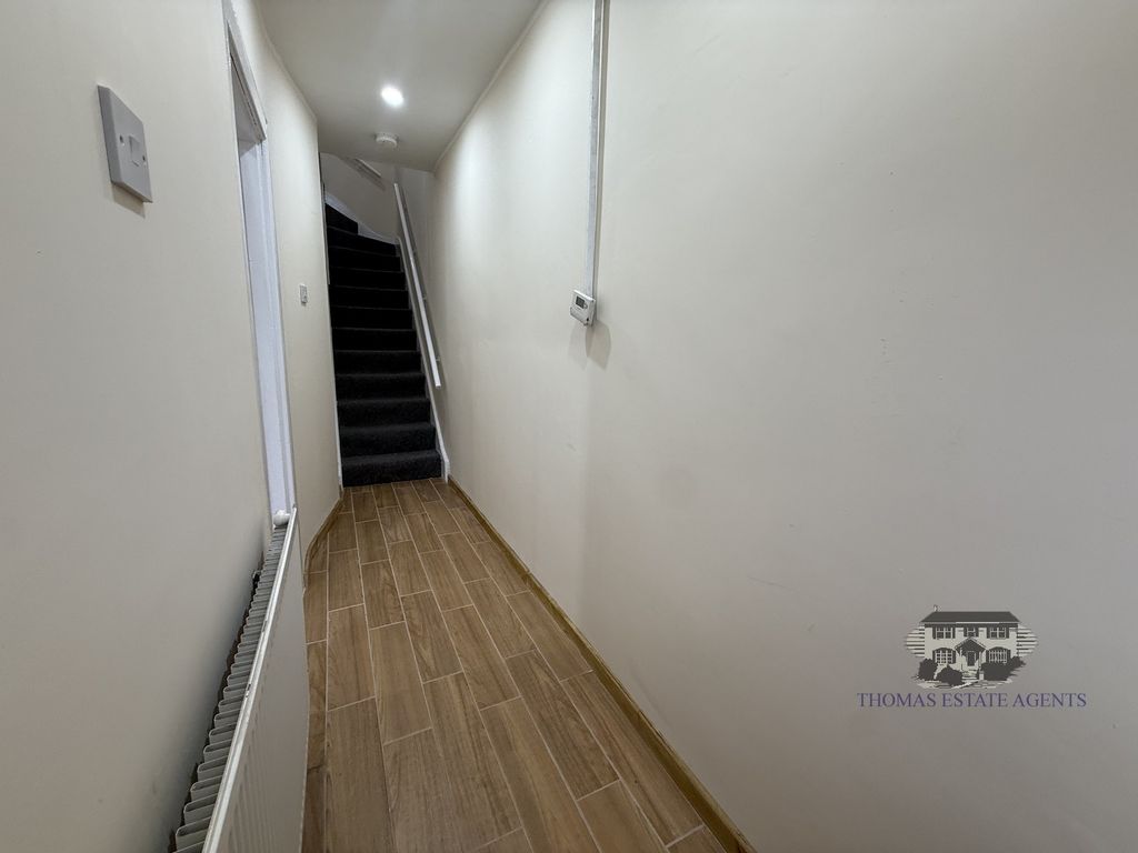 Property photo 2 of 12 Entrance Passage