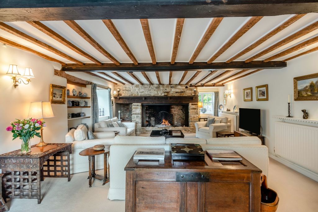 Property photo 2 of 21 Sitting Room