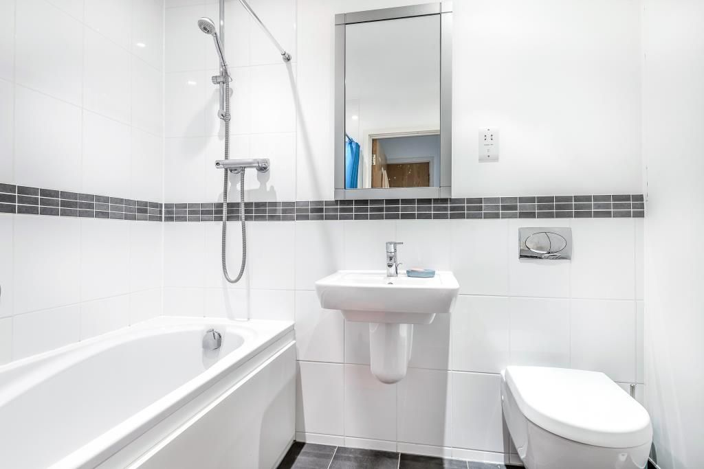 Property photo 2 of 9 Main Bathroom: