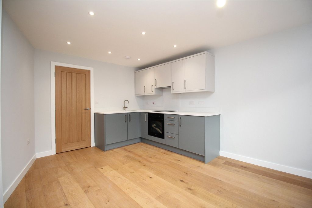 Property photo 2 of 10 Picture No. 16