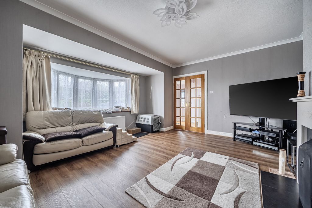 Property photo 2 of 19 1408622-16-698Ca0...