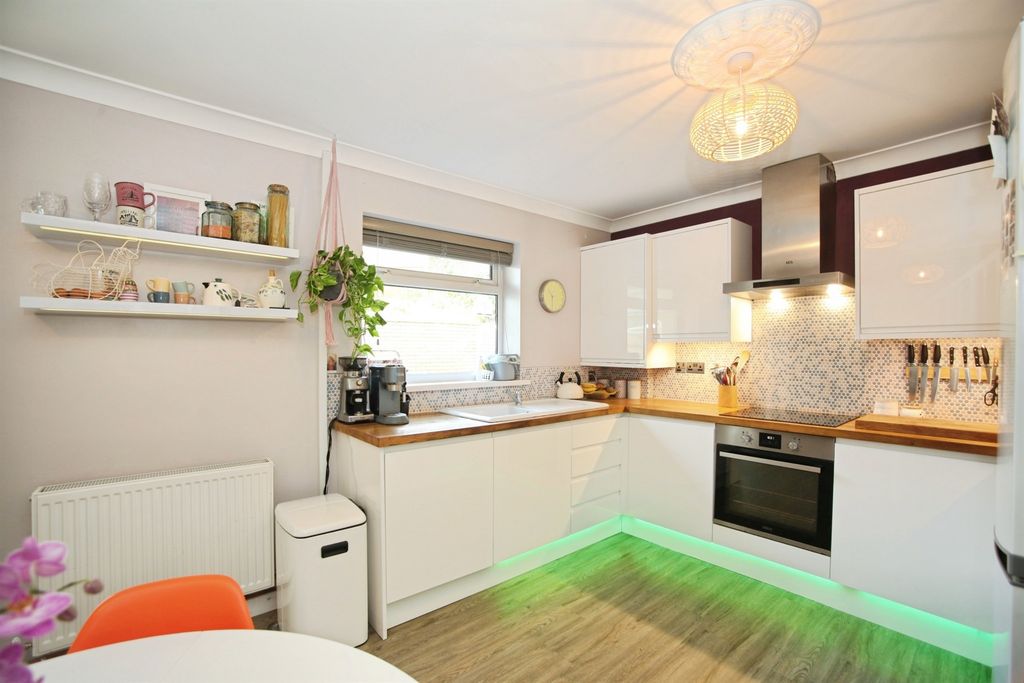 Property photo 3 of 34