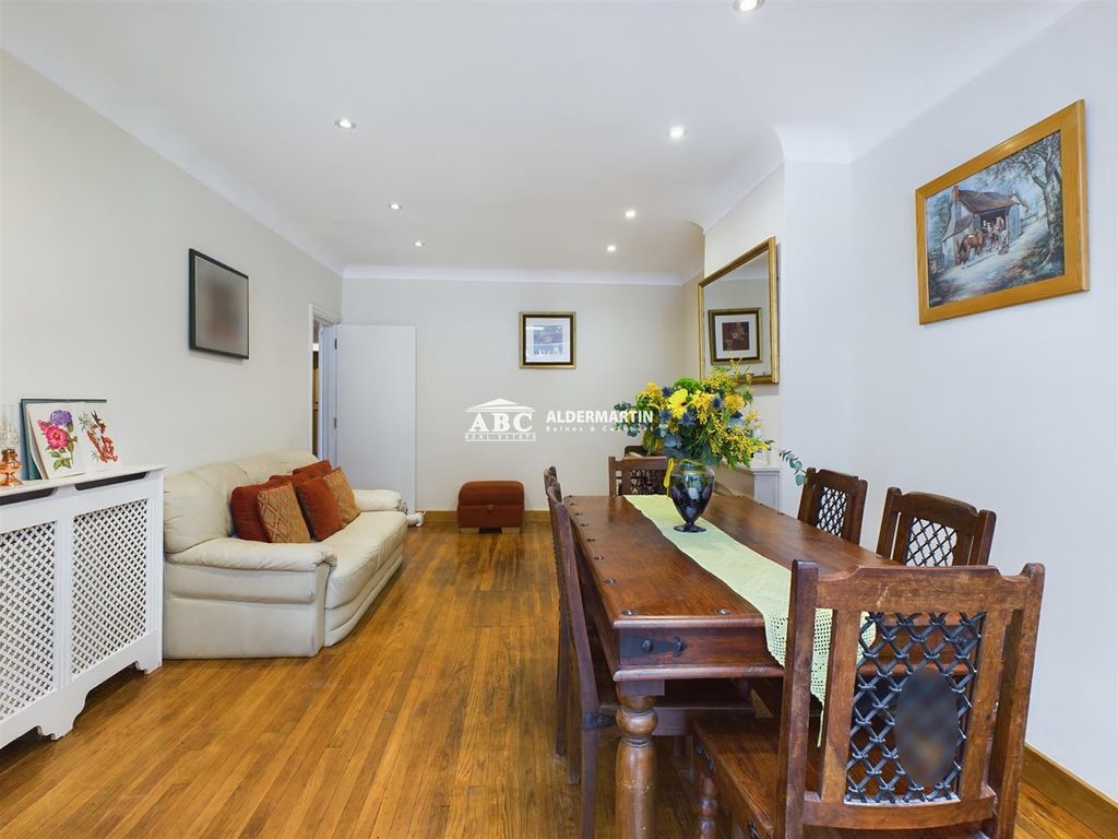 Property photo 2 of 28