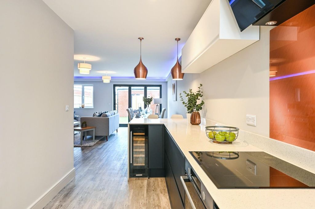 Property photo 2 of 23 49821A2C-3E8E-4Fc6-91C7-3915563Adb57_1_201_A.Jpeg