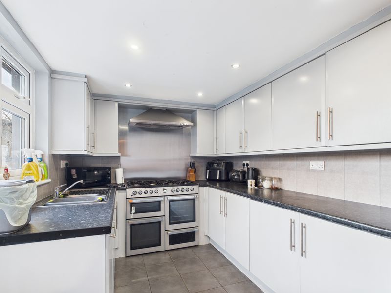 Property photo 3 of 10 Kitchen