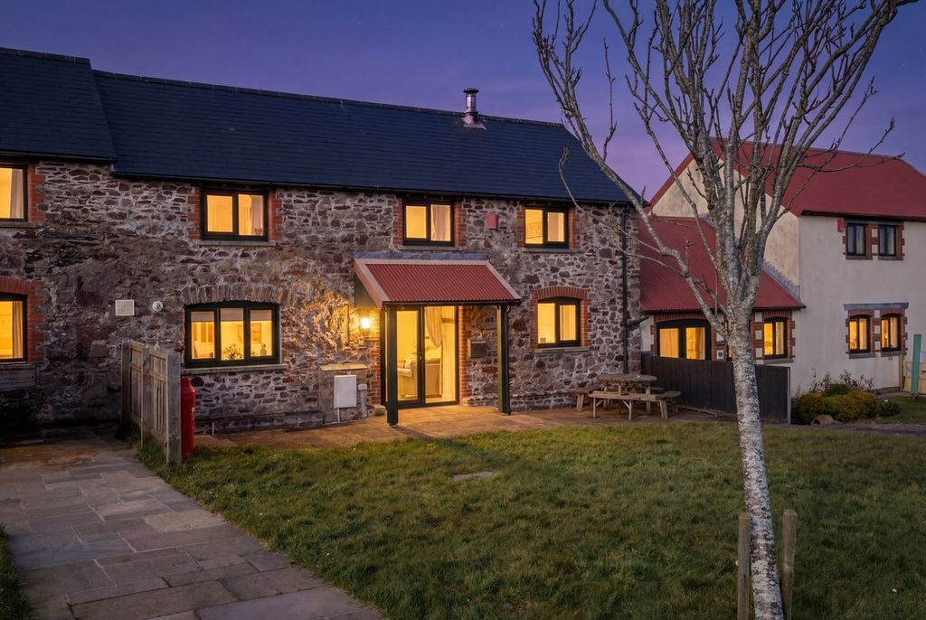 Property photo 1 of 18