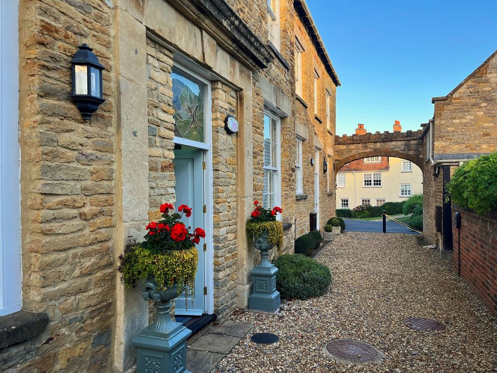 Property photo 3 of 41