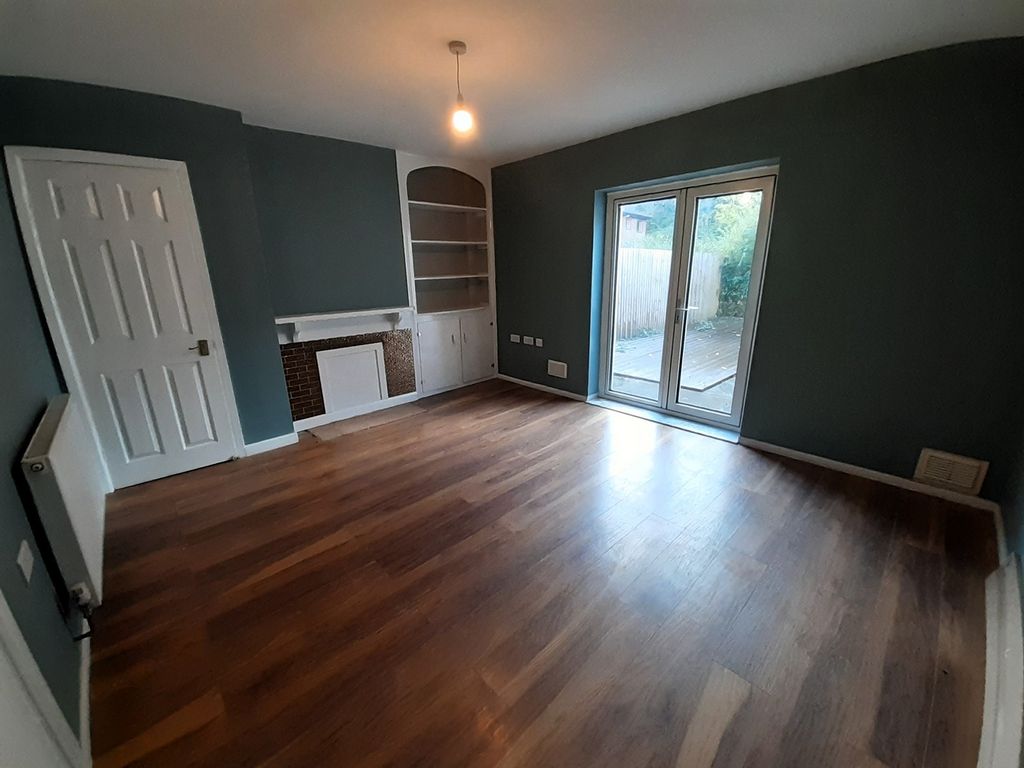 Property photo 3 of 19 Living Room