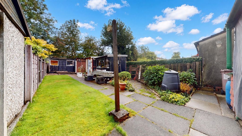 Property photo 3 of 19 Queensway Rear Garden